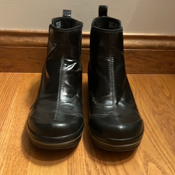 Dansko Vail Chelsea Black Rain Boot Patent Shiny Finish - Picture 2 of 10